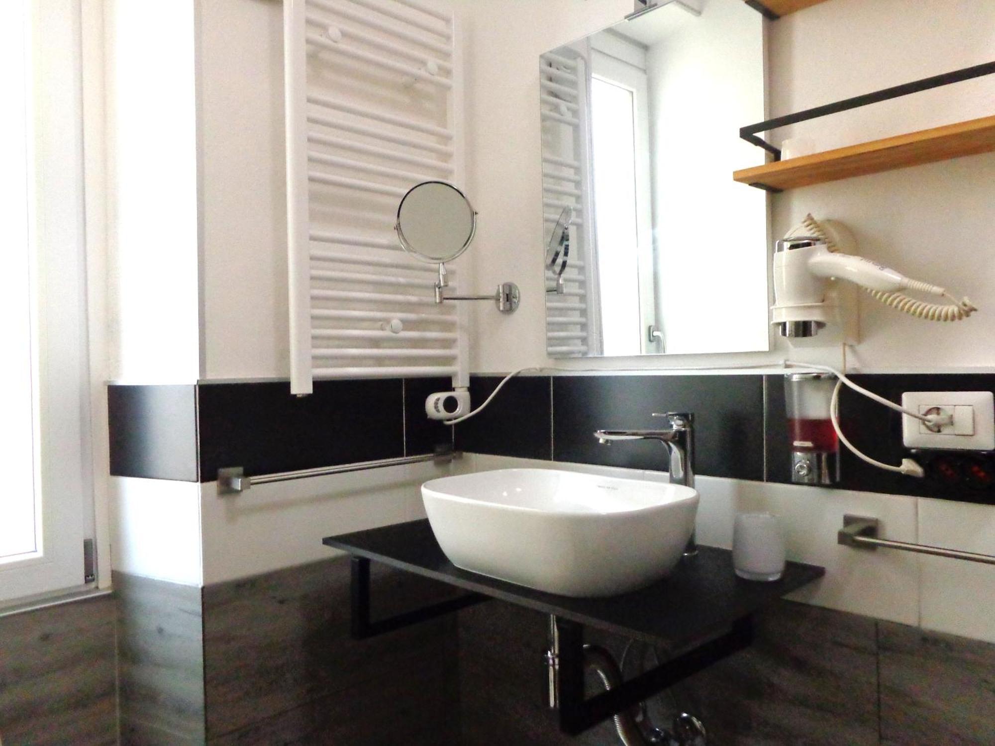 Chloe'S Rooms Cagliari Luaran gambar